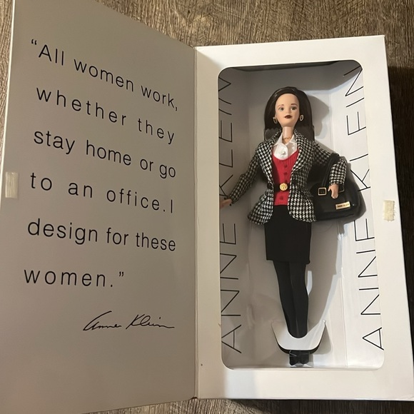 ANNE KLEIN BARBIE COLLECTIBLE 1997 - Picture 2 of 5
